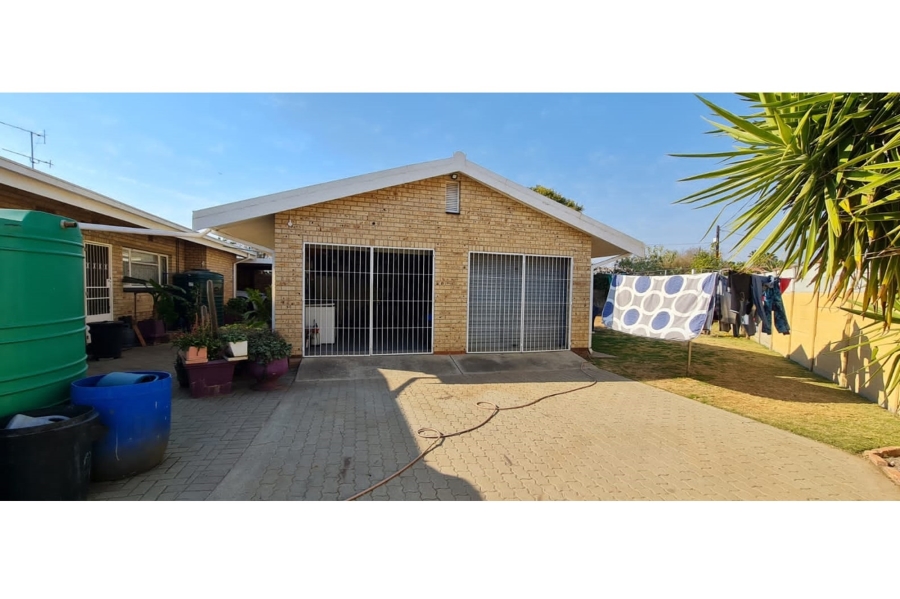 3 Bedroom Property for Sale in Naudeville Free State